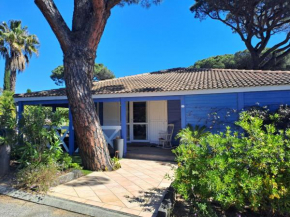 Chalet californien climatisé 6 personnes dans domaine privé arboré à Gassin